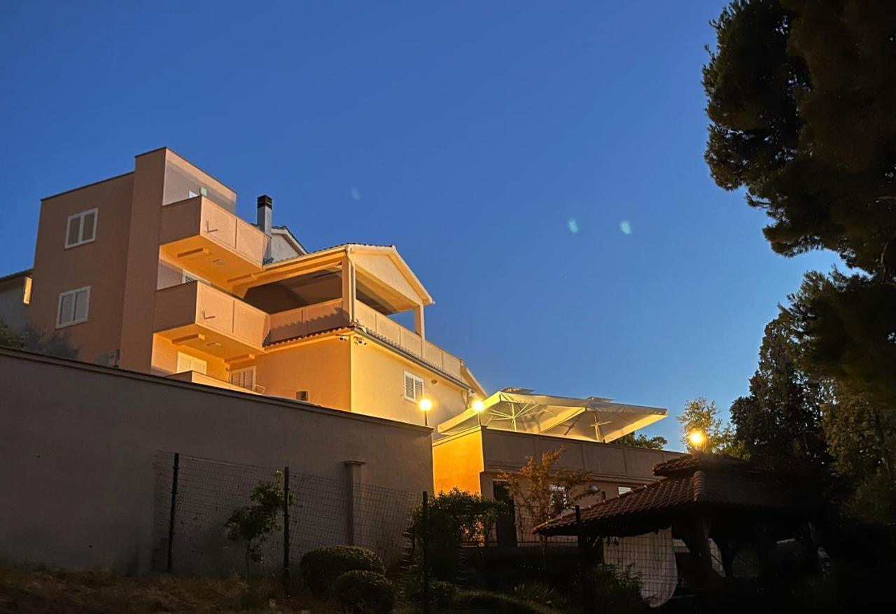 Apartment&Rooms Milak Rab Town Buitenkant foto