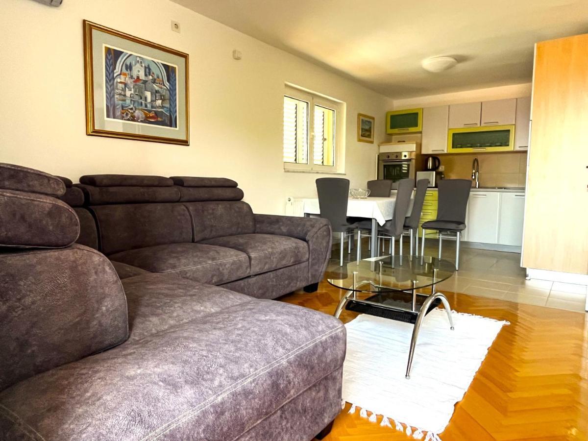 Apartment&Rooms Milak Rab Town Buitenkant foto