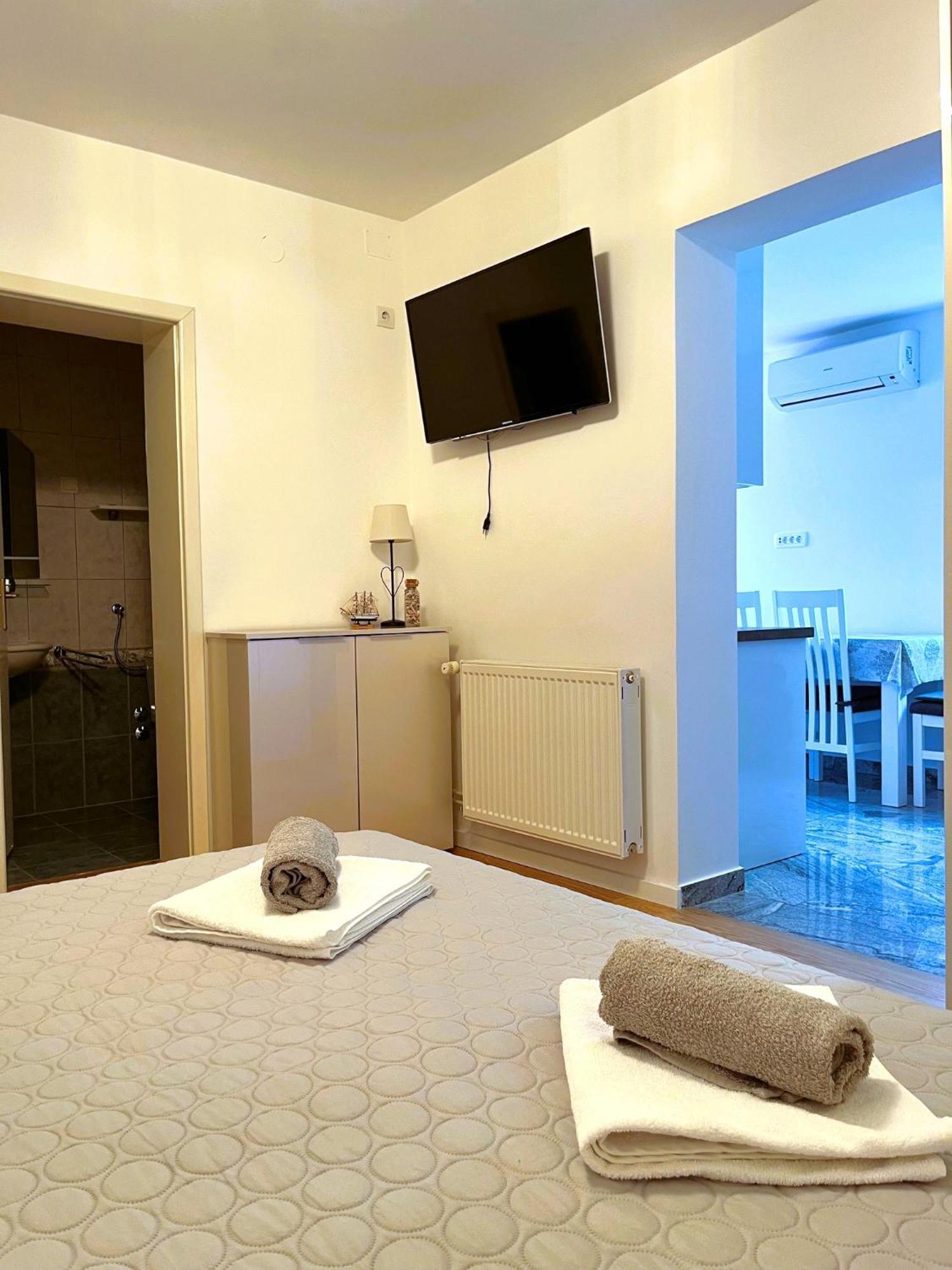 Apartment&Rooms Milak Rab Town Buitenkant foto