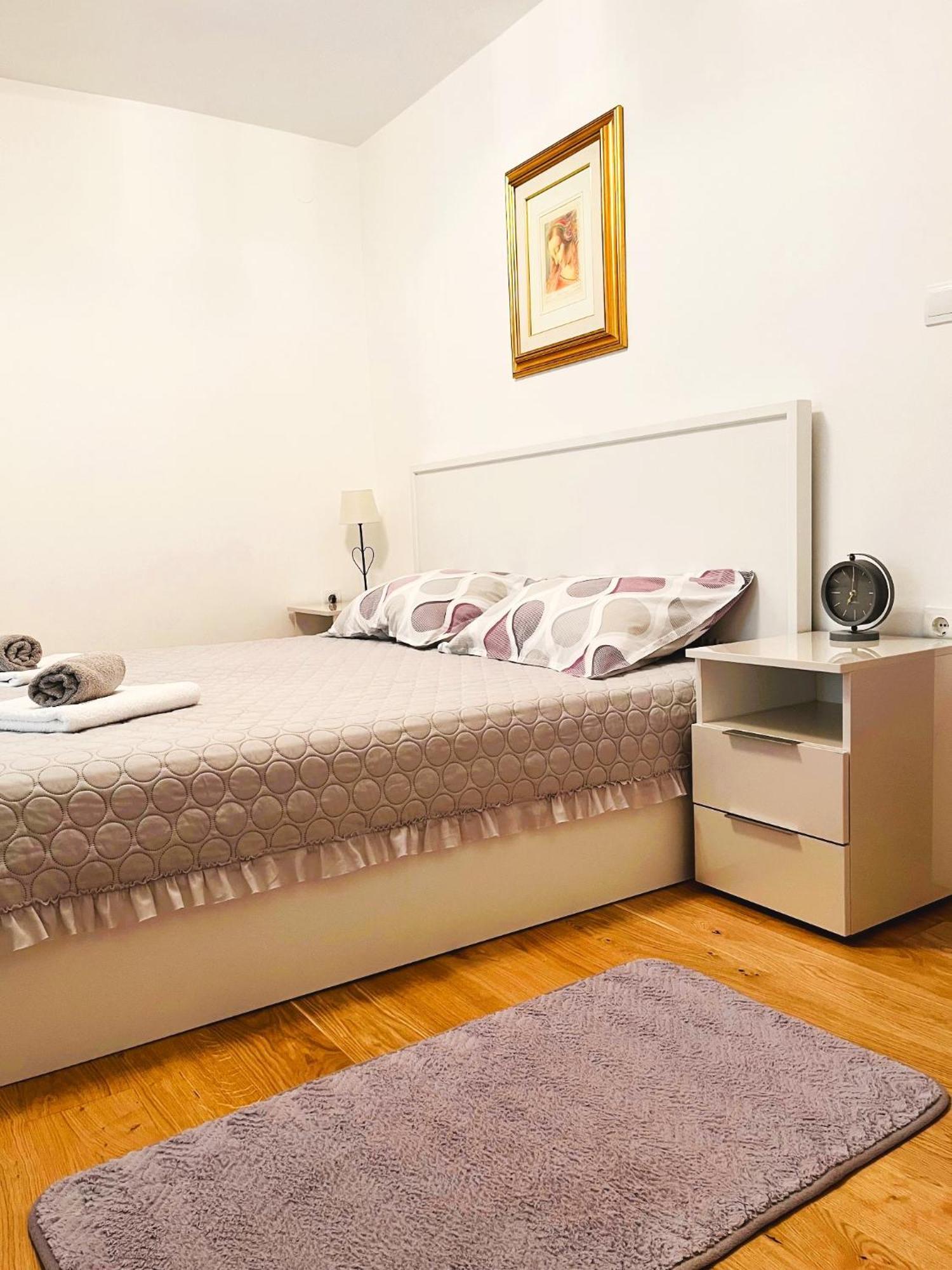 Apartment&Rooms Milak Rab Town Buitenkant foto