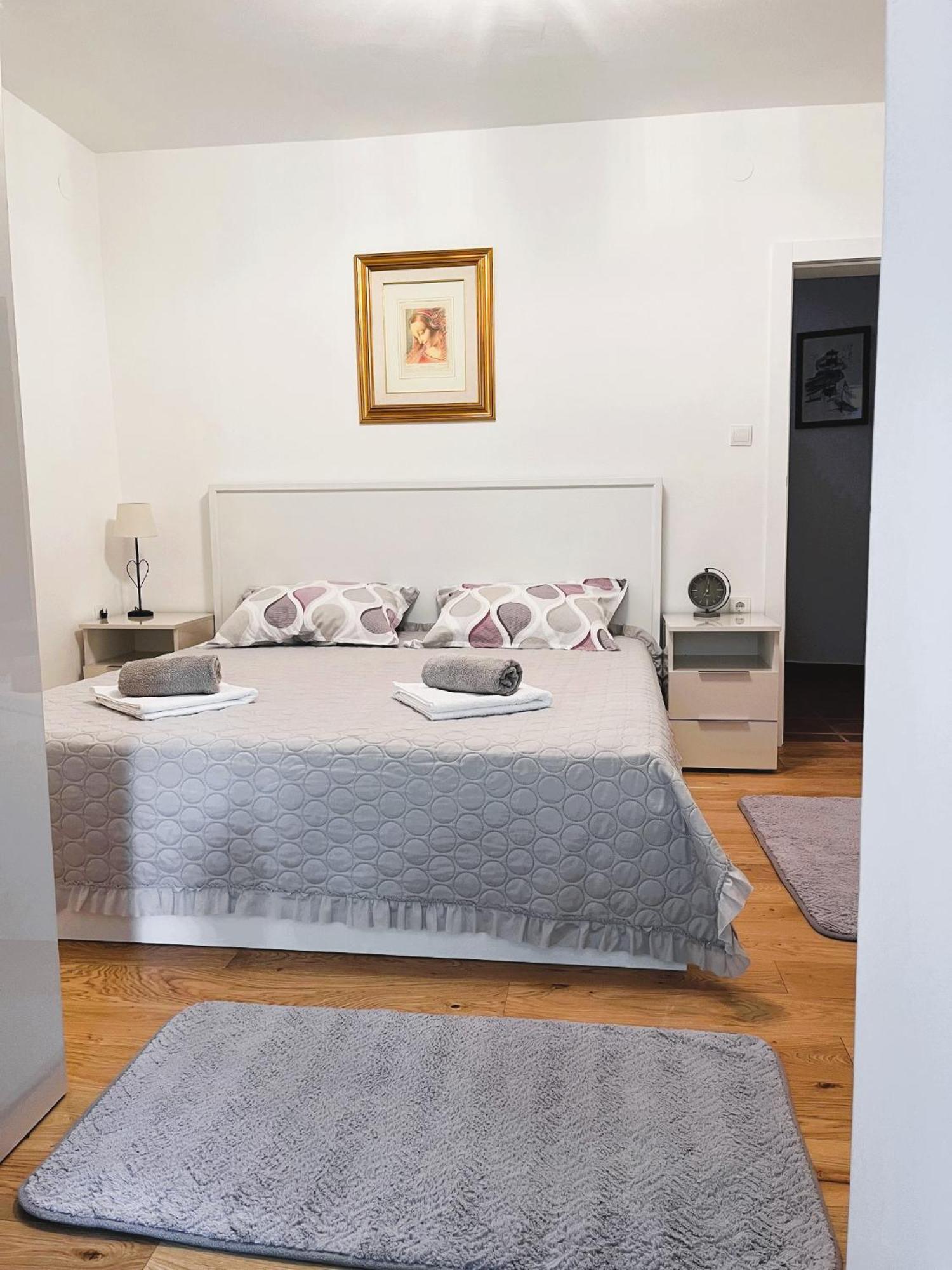 Apartment&Rooms Milak Rab Town Buitenkant foto