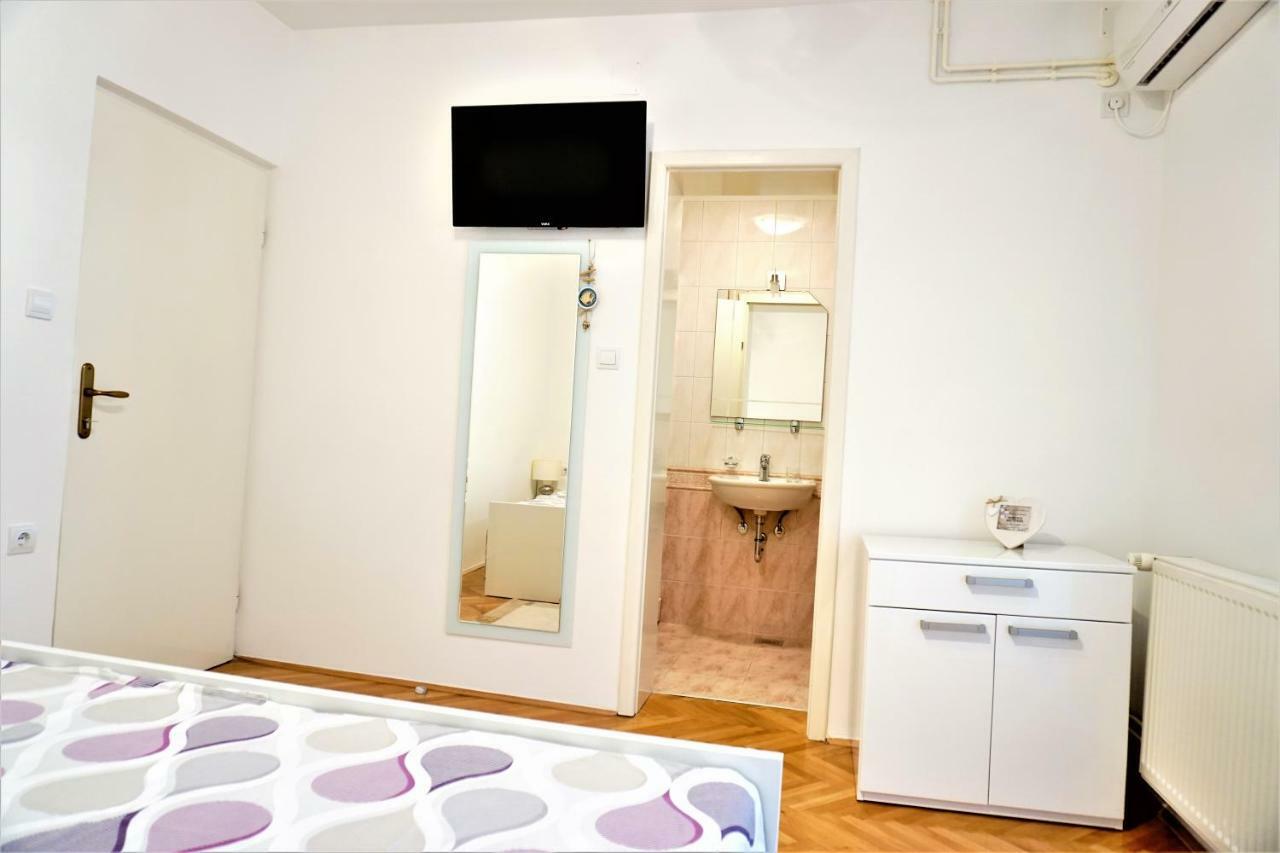 Apartment&Rooms Milak Rab Town Buitenkant foto
