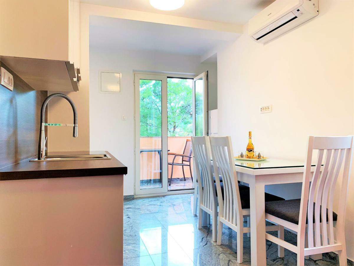 Apartment&Rooms Milak Rab Town Buitenkant foto