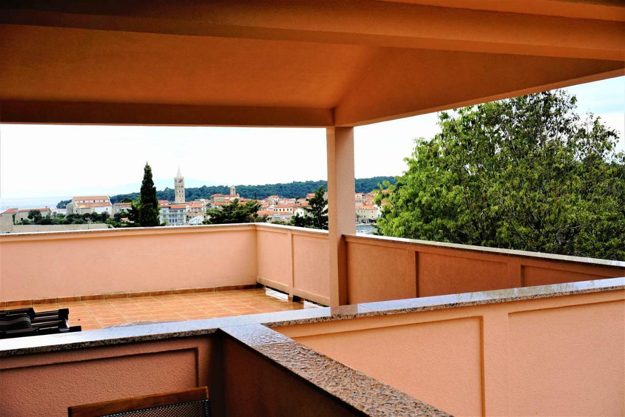 Apartment&Rooms Milak Rab Town Buitenkant foto