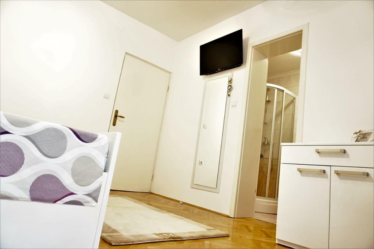 Apartment&Rooms Milak Rab Town Buitenkant foto