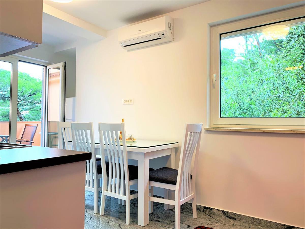 Apartment&Rooms Milak Rab Town Buitenkant foto
