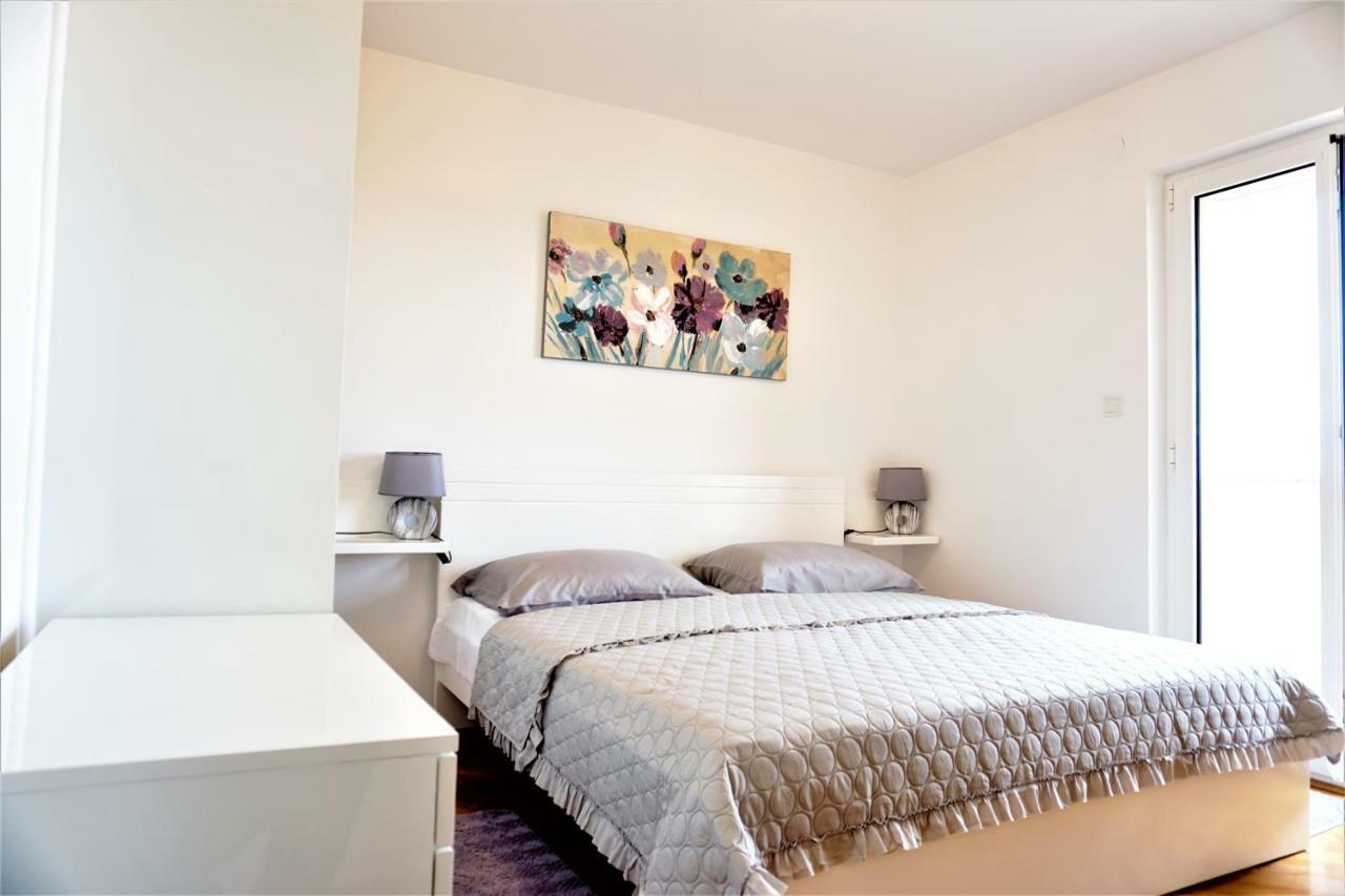 Apartment&Rooms Milak Rab Town Buitenkant foto